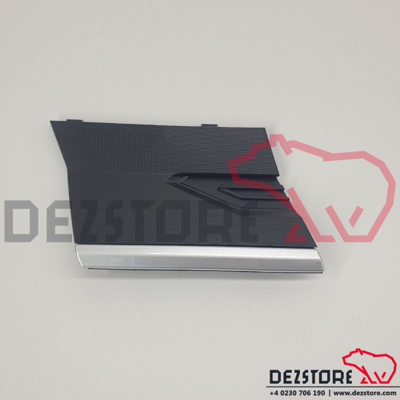 DEZSTORE - Capac grila centrala dreapta DAF XG - cod OEM: 2240187