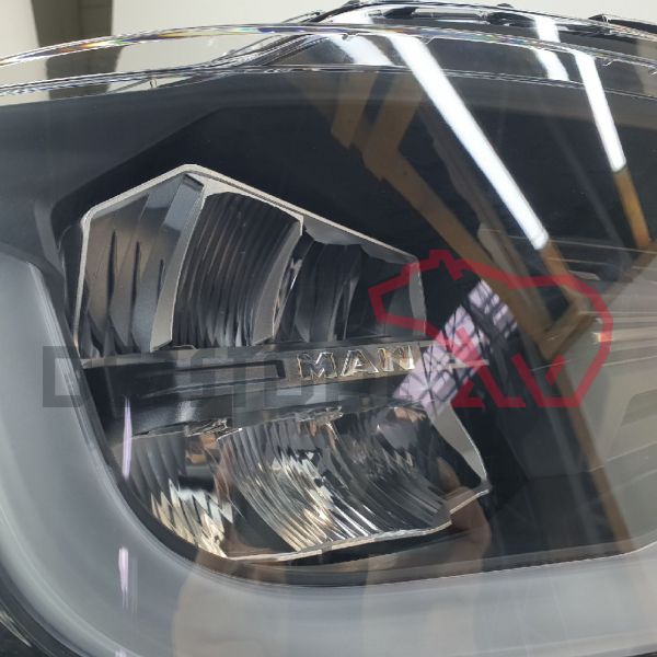 Far dreapta MAN TGX 3 | LED